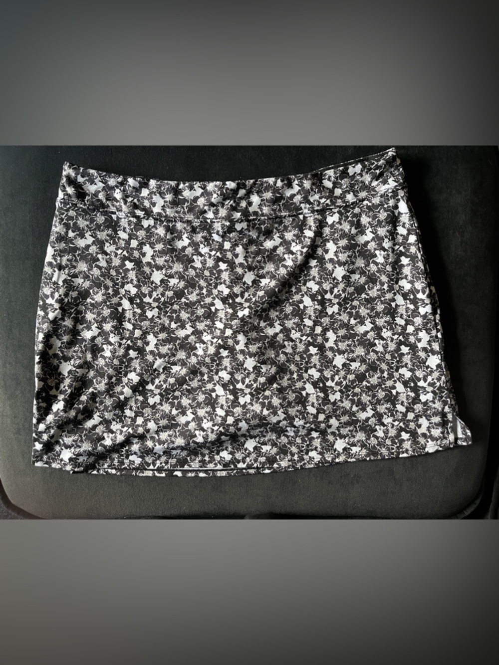 Tranquility by Colorado Clothing Black & White Floral Mini Skirt
